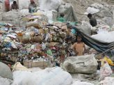 ゴミと大気汚染に苦しむインド