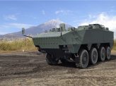 コマツの新型“8輪装甲車”差戻し
