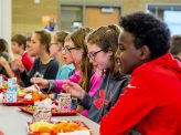 米で急増、学校給食費未払い