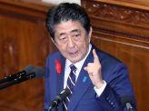 防衛予算過少に見せる安倍政権