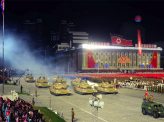 北朝鮮、軍事パレードと金正恩の謝意