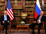プーチン氏、バイデン氏に一目