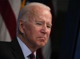 バイデン氏支持率急落、弾劾の声も