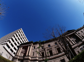 日本銀行の金利操作見直し　「利上げ」なのか？