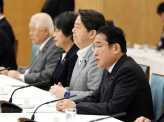 国会延長論浮上　解散のチャンス伺う岸田首相