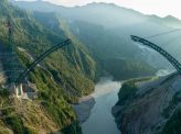 高さ世界一　インドの「チェナブ橋」年内開通か