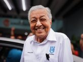 マハティール元首相99歳に　健全ぶりアピール