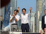 小泉進次郎氏初の街頭演説に数千人集まる