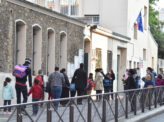 フランス少子化、戦後初の自然減 学校で広がるマスキュリニズムとは